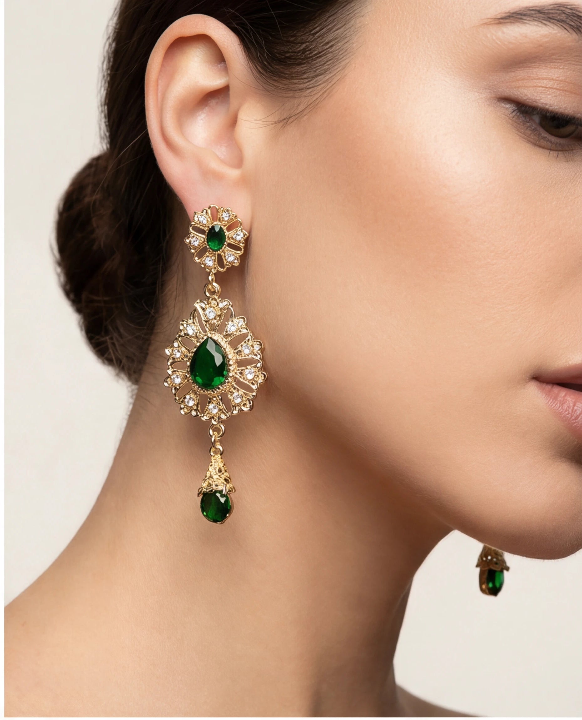 Darkgreen Ara Earrings