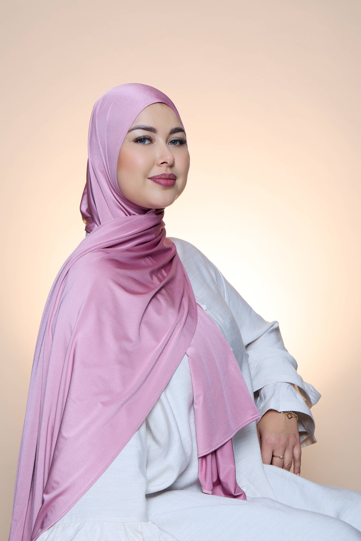 Hijab Premium Satin Mae Amaranth pink