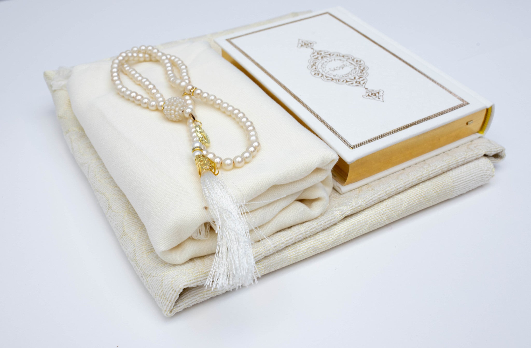 Gift Box with quran, tasbih and sejada White