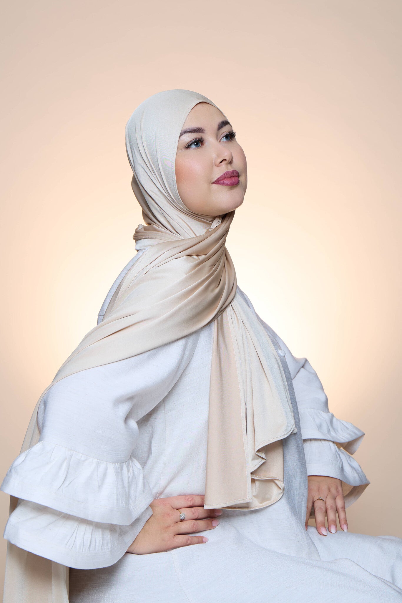 Hijab Premium Satin Mae Peach Puff