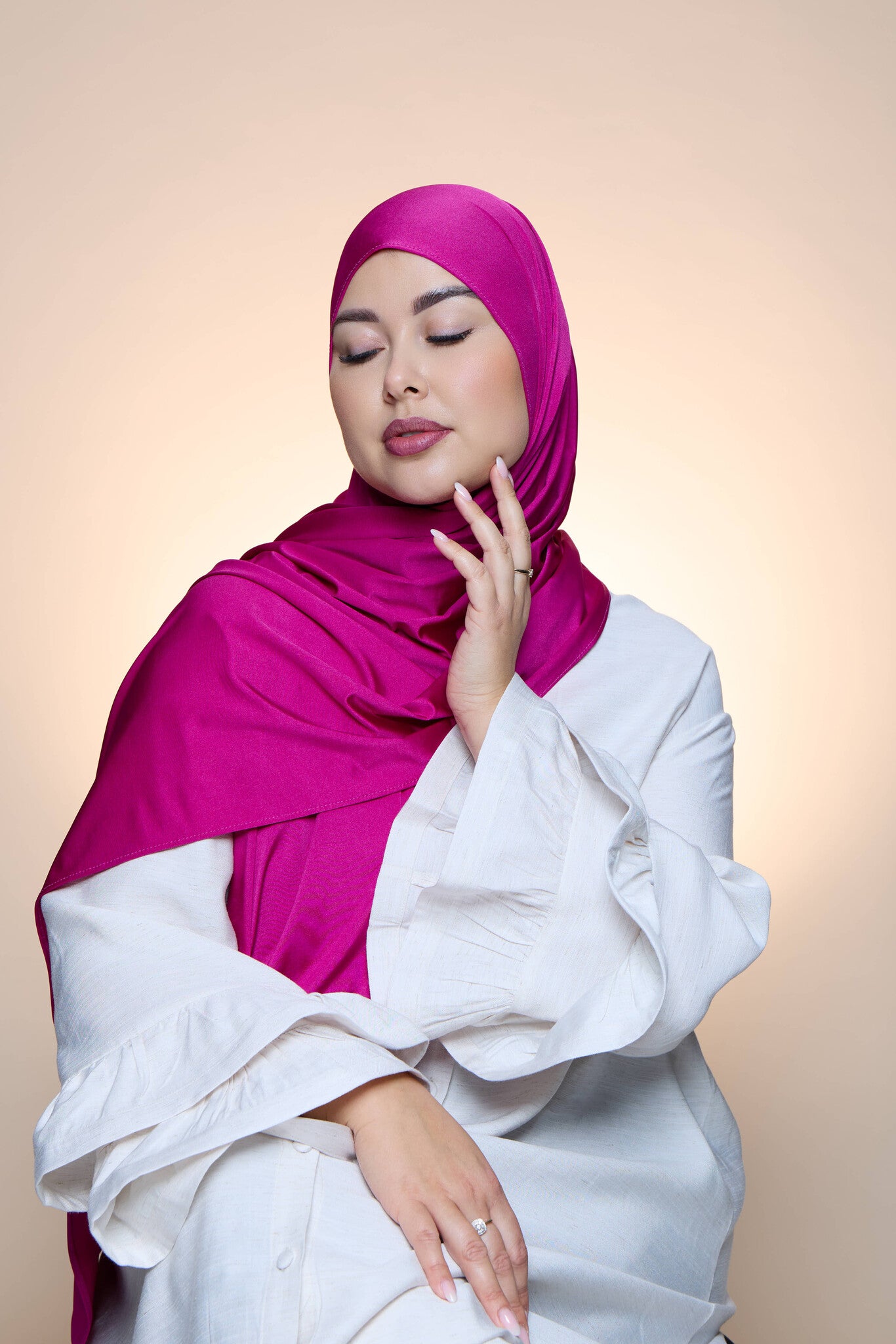 Hijab Premium Satin Mae Magenta