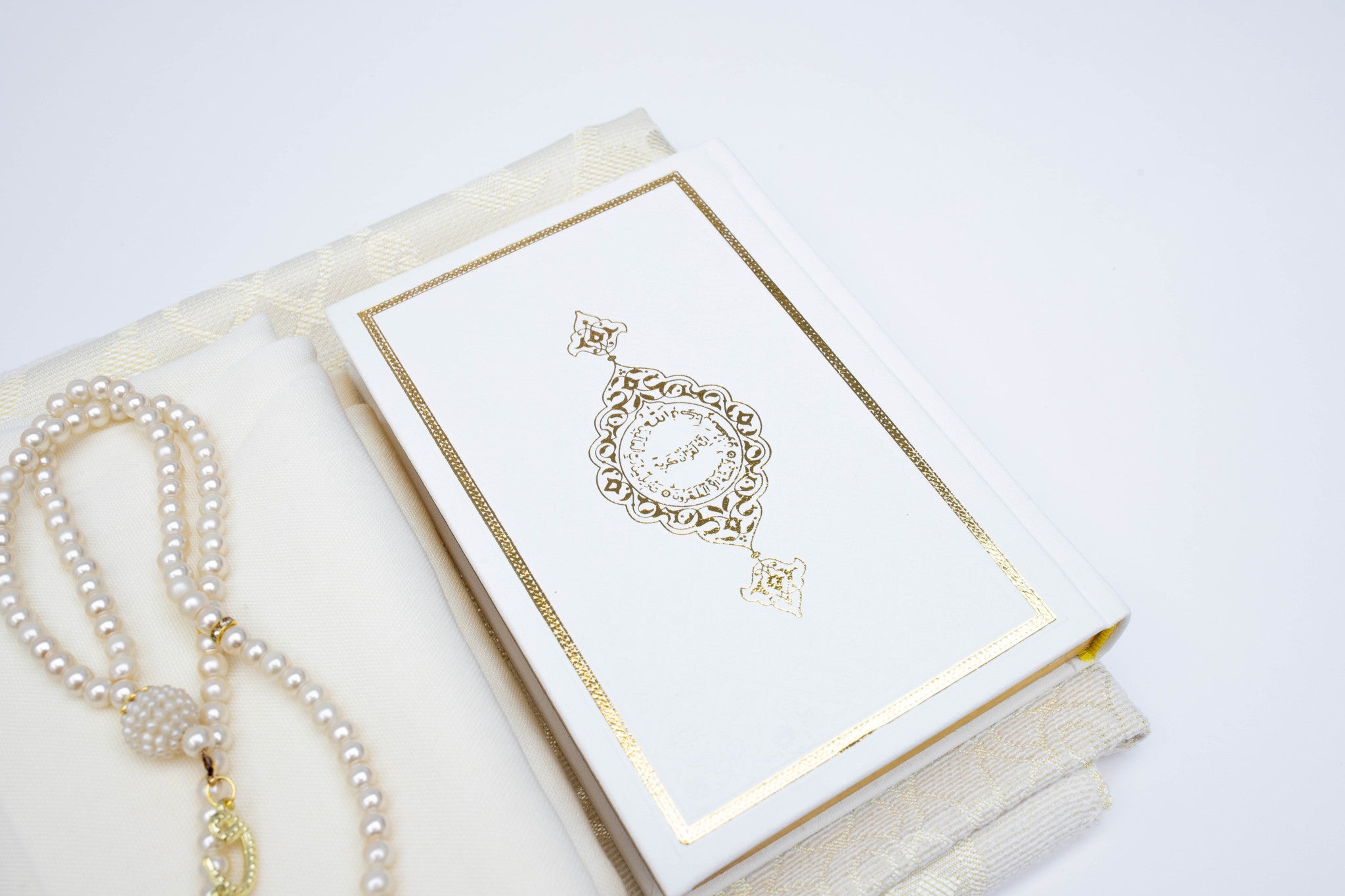 Gift Box with quran, tasbih and sejada White