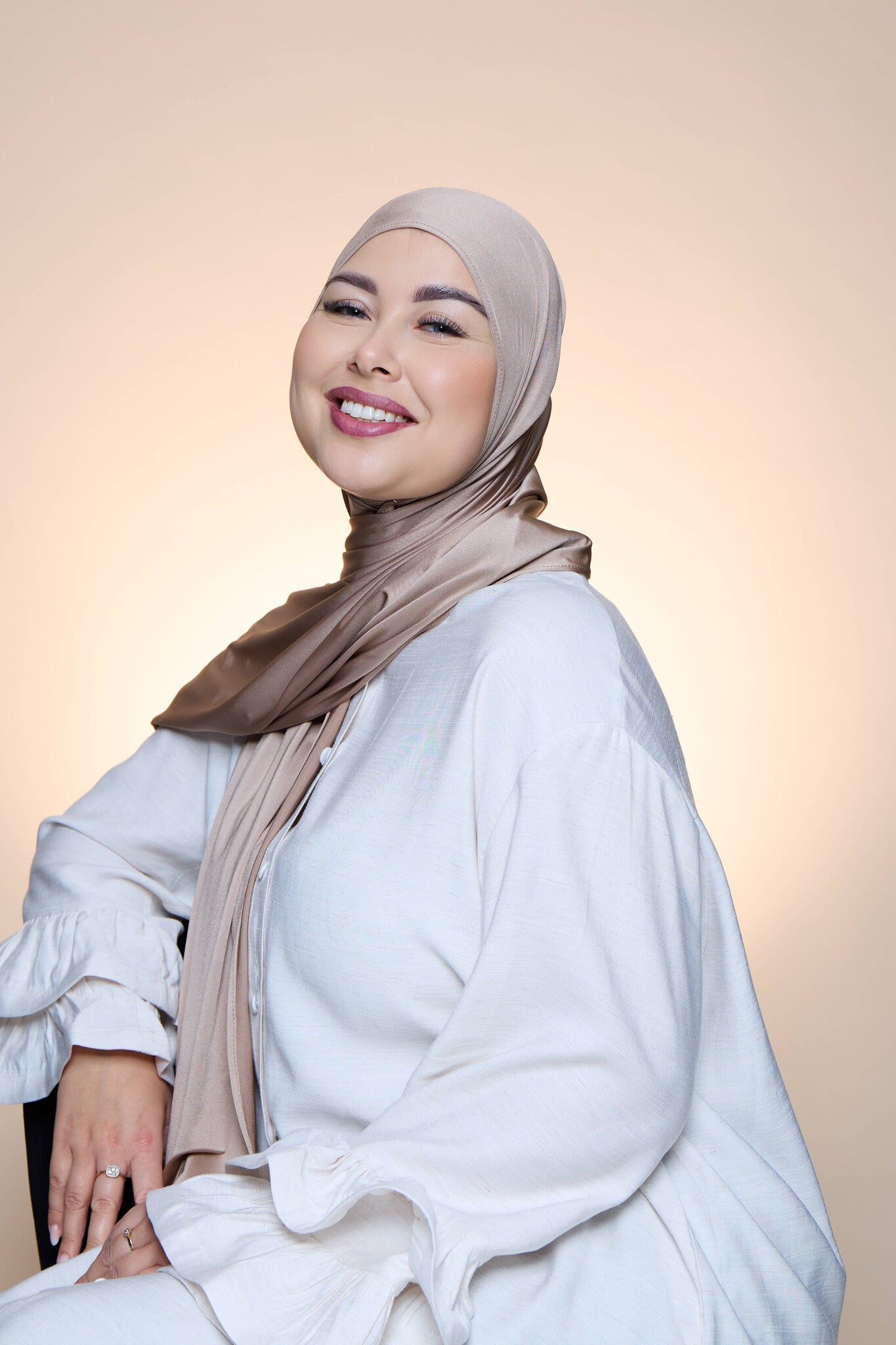 Hijab Premium Satin  Mae Smoke Gray